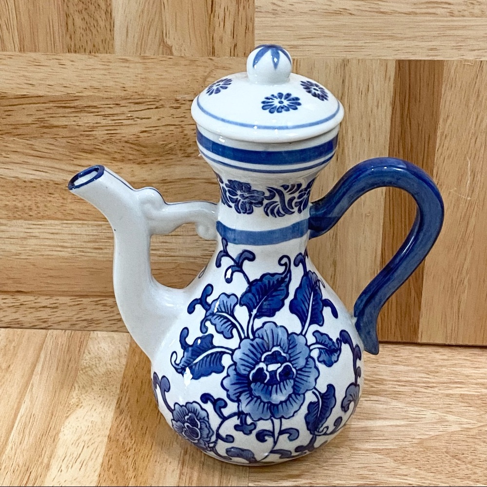 Vintage BOMBAY  Blue & White Ceramic 7” Teapot